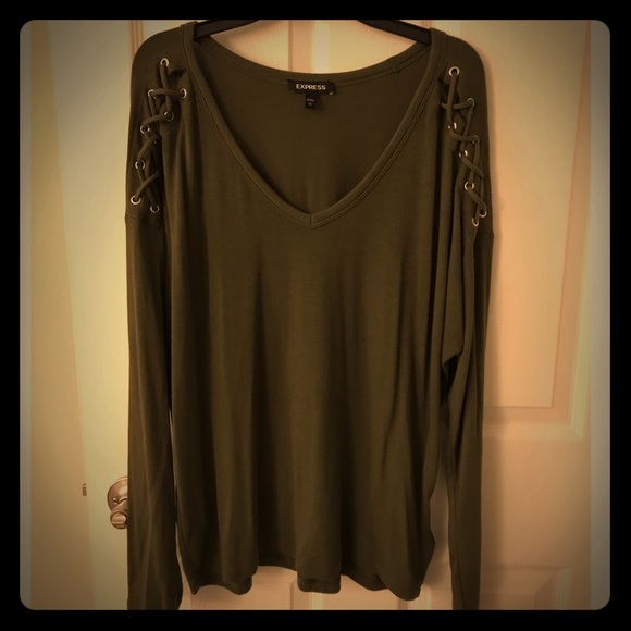 Express Tops - Express long-sleeve shirt